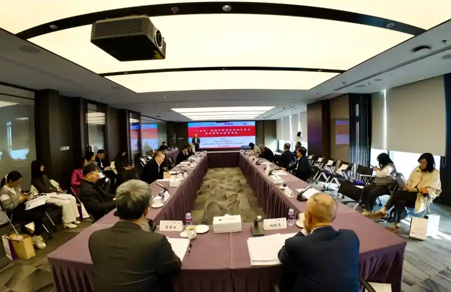 资本新引擎：顶尖专家揭秘市场不仅是晴雨表，更是创新孵化器