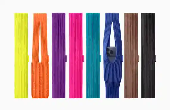 苹果1899元手机包引争议,网友:像长筒袜是割韭菜?