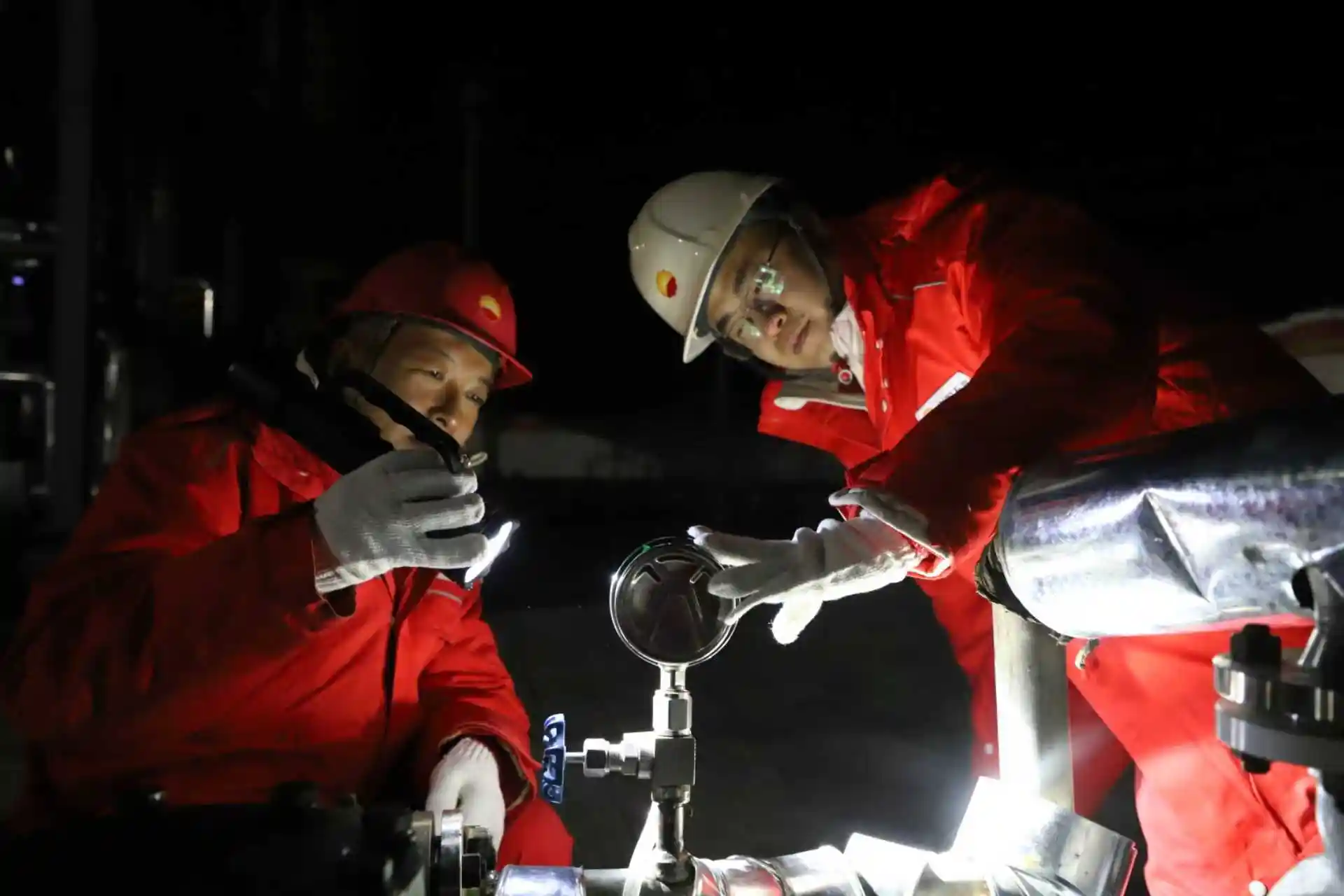 寒潮来袭，能源保供多维发力点亮万家灯火