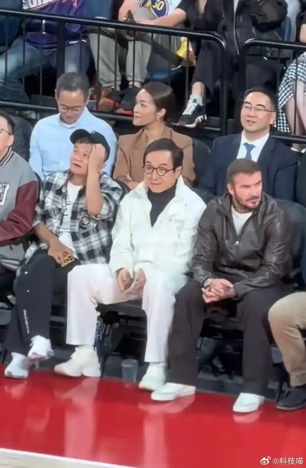 马云刘强东同用iPhone 17 Pro Max，科技大佬最新潮流曝光