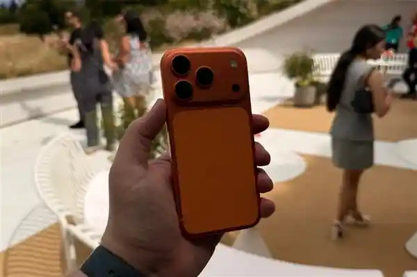 苹果iPhone 17 Pro国行版或无缘京东方屏，三星屏订单大增