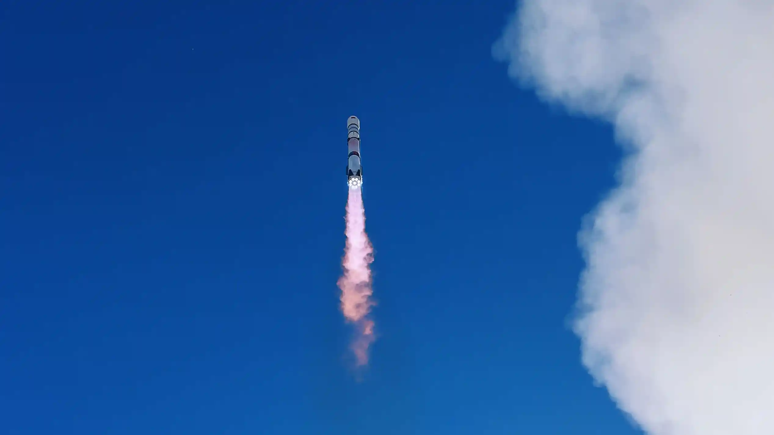 朱雀三号腾空而起，开启可重复使用航天新时代