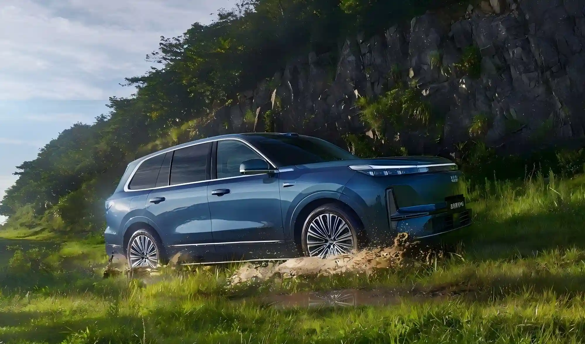 2025年家庭出行新宠：大空间六座混动SUV重磅来袭