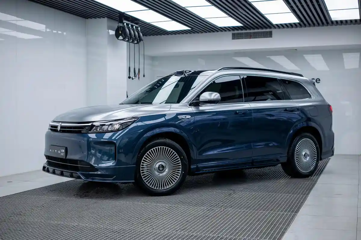 2025年家庭出行新宠:大空间六座混动SUV重磅来袭