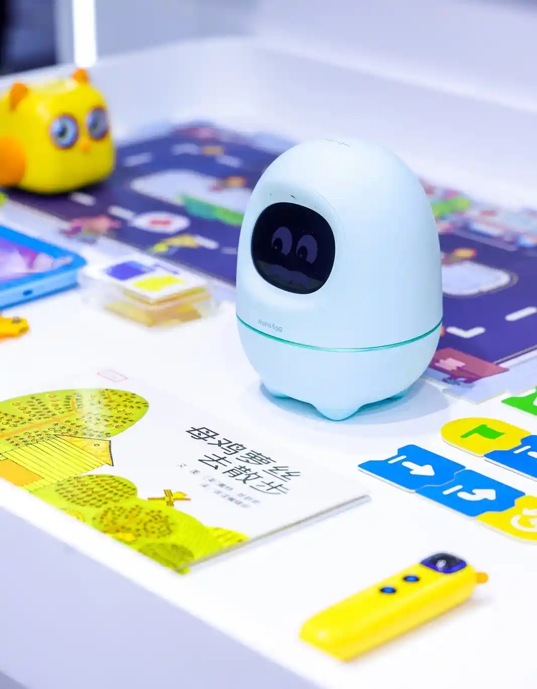 阿尔法蛋创新亮相2025亚洲教装展,开启学前教育数字化新纪元